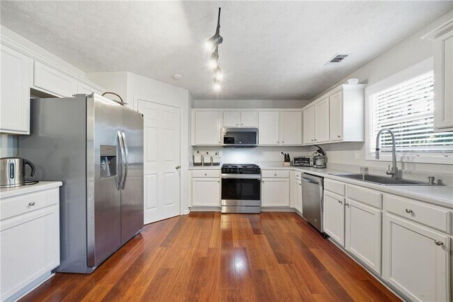 Building Photo - 3592 Kittery Dr SW