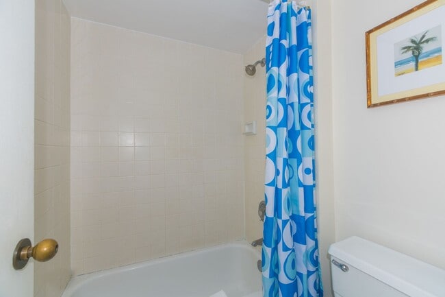 Building Photo - Royal Kuhio 1b1b1parking Fully Furnished i...