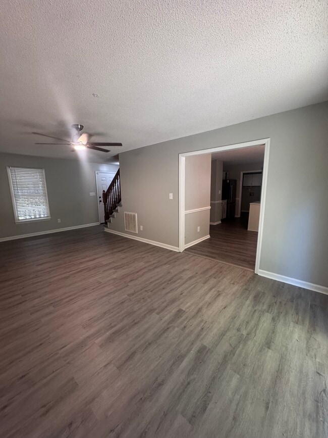 Building Photo - 4218 Queen Victoria Pl