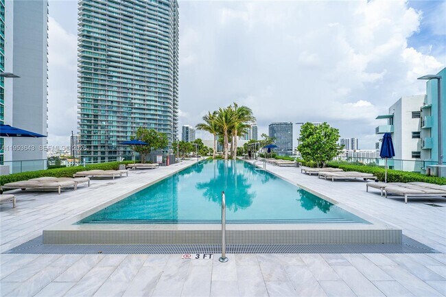 Building Photo - 3131 NE 7th Ave