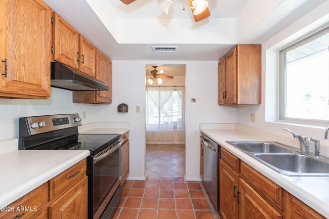 Building Photo - 5931 E Carriage Dr