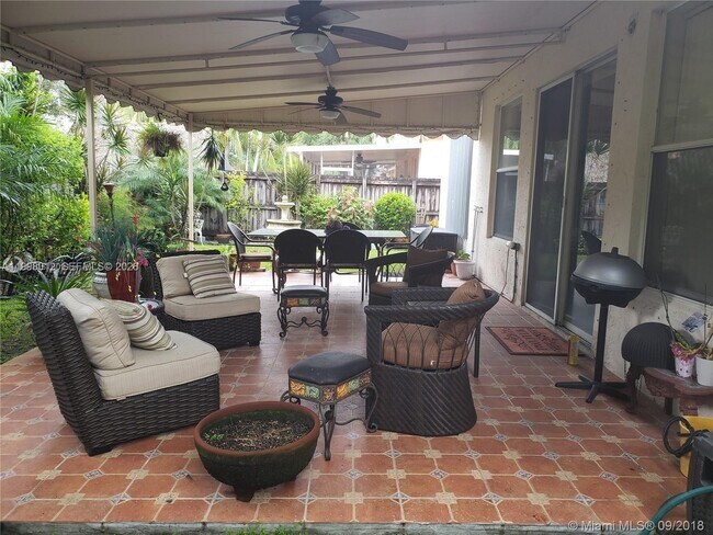 Building Photo - 15989 SW 149th Terrace