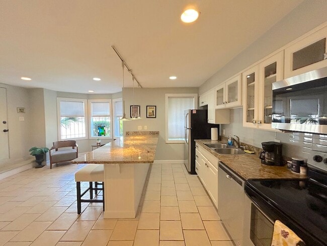 Building Photo - 2 BED | 1 BATH | VICTORIAN DISTRICT