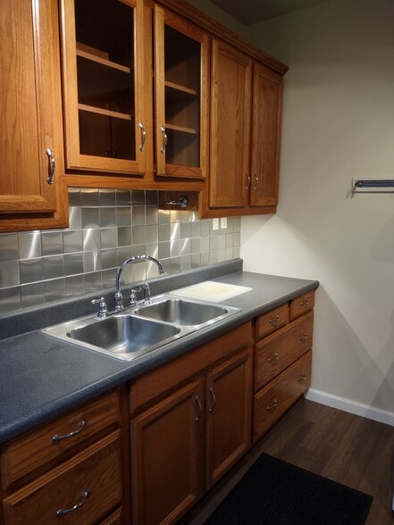 Building Photo - 16 Frances St