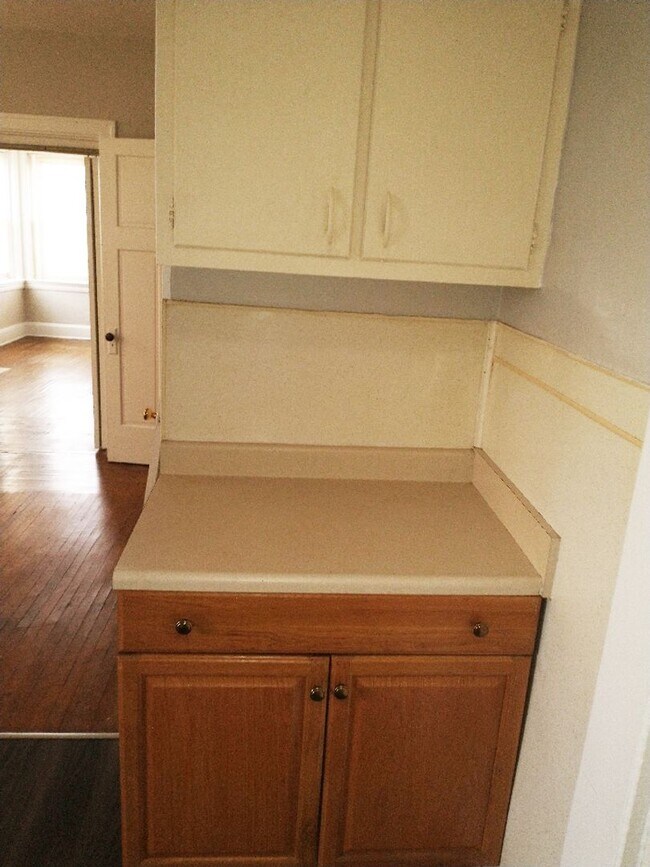 Building Photo - 343-345 Ludlow Avenue