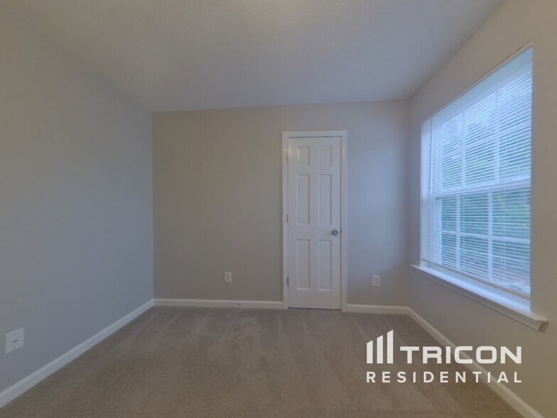 Building Photo - 121 Riglaw Cir
