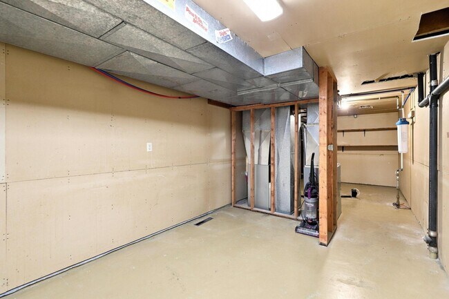 Building Photo - 650 Canyon Rd