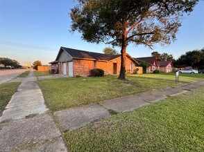 Building Photo - 9750 Guest St