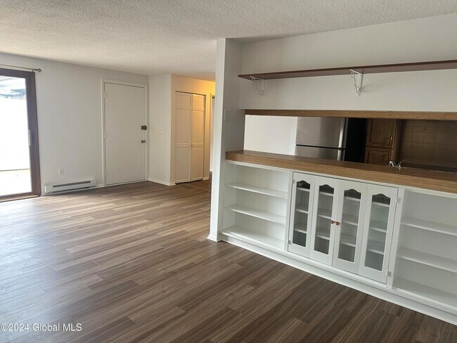 Building Photo - 9 Donna Lynn Dr