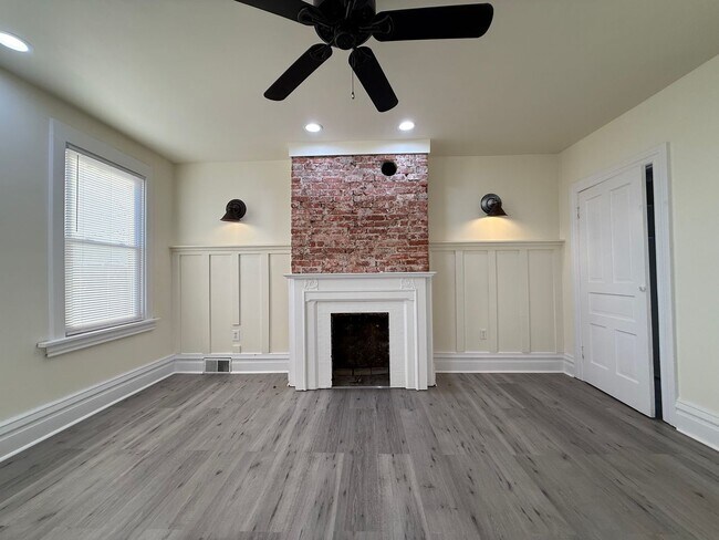 Building Photo - Updated 3BR 1 bath house now showing!