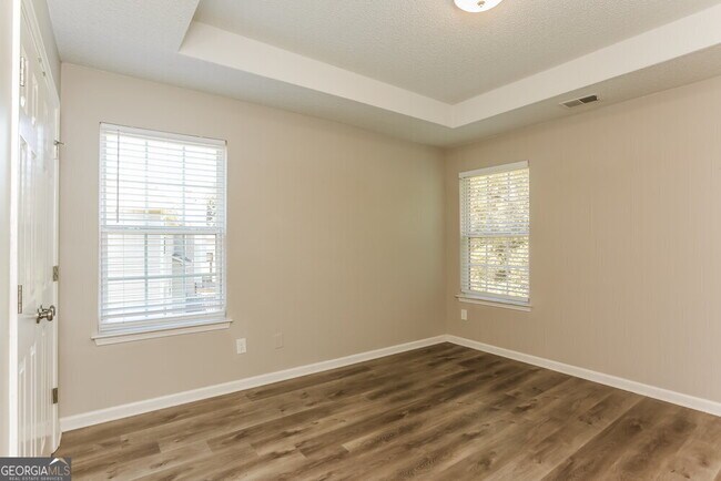 Building Photo - 3943 S River Ln