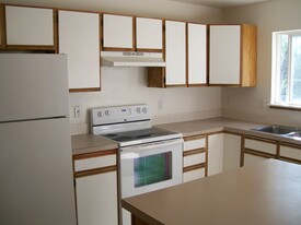Building Photo - 2900 Ross Dr