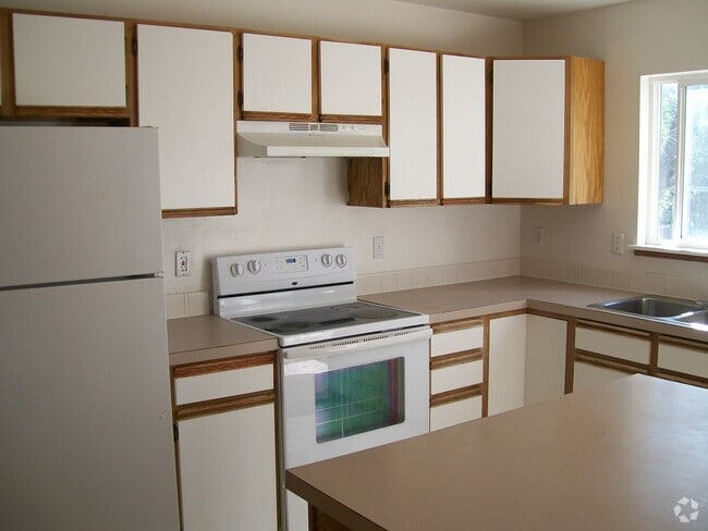 Building Photo - 2900 Ross Dr