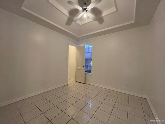 Building Photo - 618 Melanie Dr