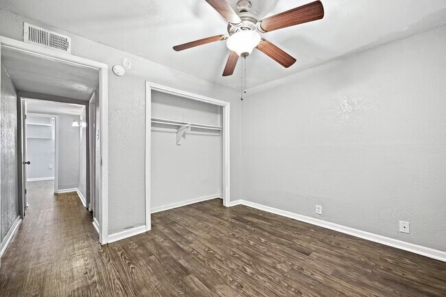 Building Photo - 5418 Reiger Ave