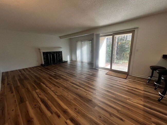 Building Photo - Available Now! 2-Bedroom, 2-Bath Condo in ...