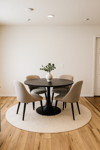 Building Photo - 229 Oak St