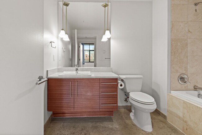 Building Photo - 1830 NW Riverscape St