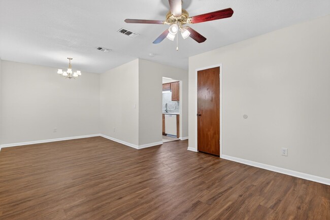 Building Photo - Adorable Single Family Home