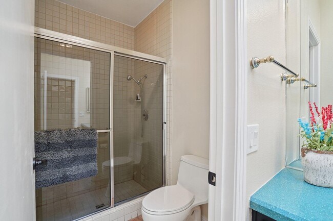 Building Photo - 29 Lakeshore Dr