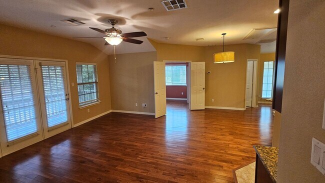 Building Photo - 1310 W Parmer Ln