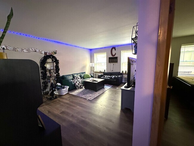 Interior Photo - 3069 Oakland