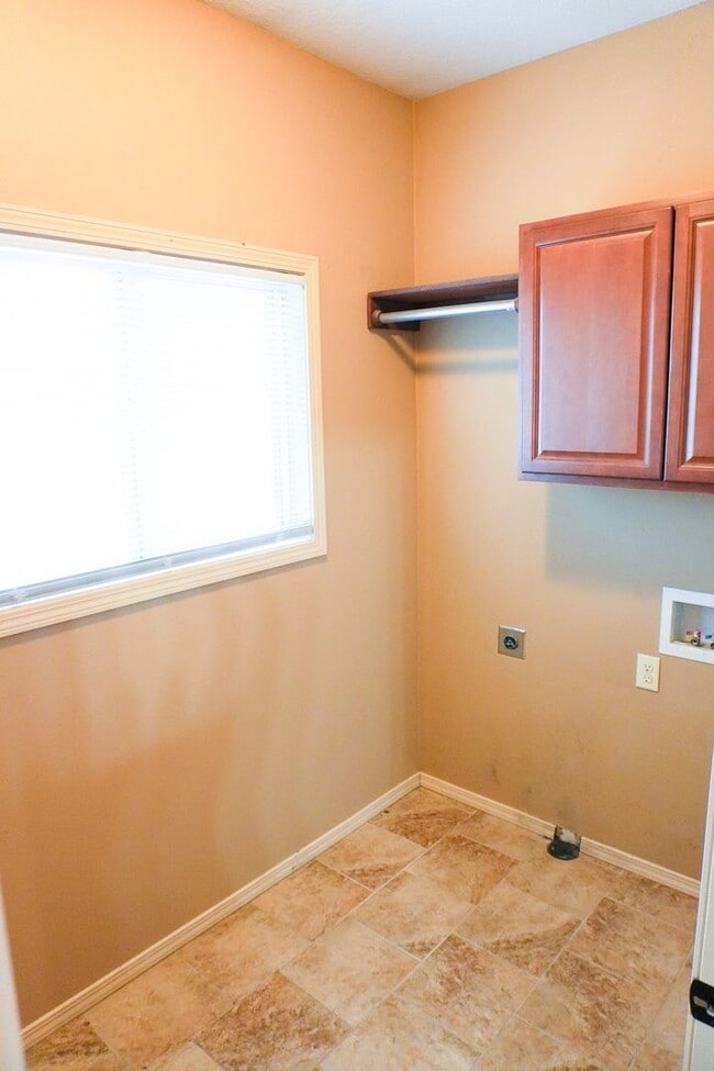 Building Photo - 3-Bed Duplex w Garage + Fenced Yard + Balcony