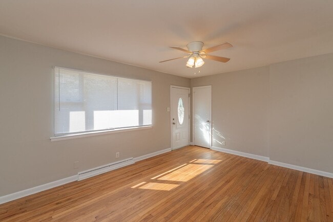 Building Photo - $1,300 - 3 bed/2 bath house for rent in Fl...