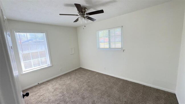 Building Photo - 3910 Englewood St