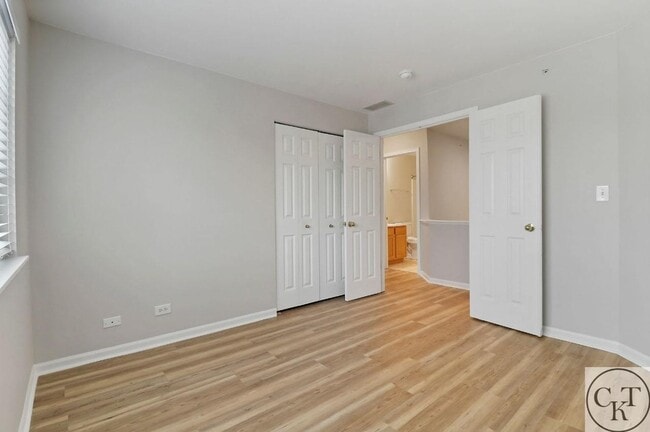 Building Photo - 2139 Vanderbilt Dr