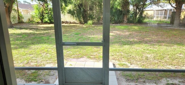 Building Photo - 1061 SW Charcoal Ave