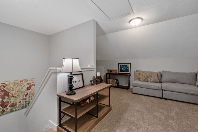 Building Photo - Luxury Townhome for Rent near Regent!