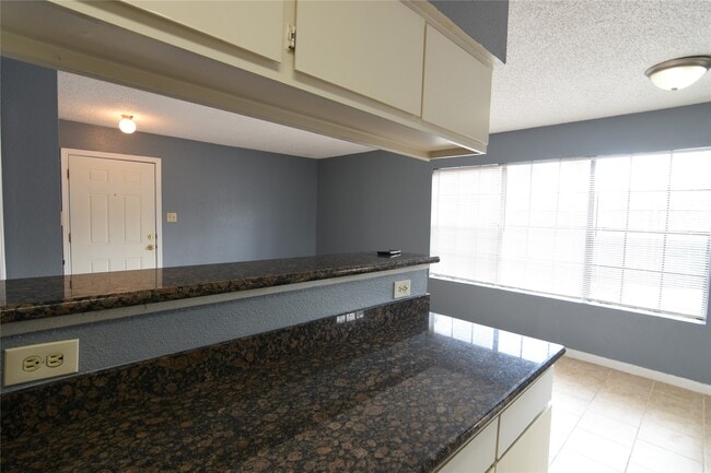 Building Photo - 2750 Holly Hall St