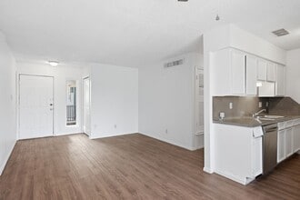 Building Photo - Central Austin One Bedroom Gem - Walk to Central Market!