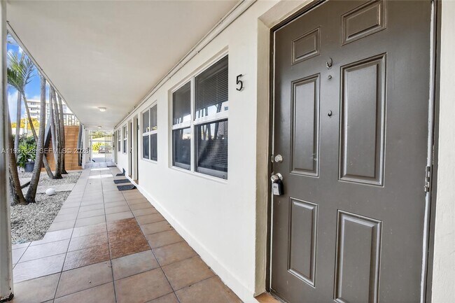 Building Photo - 1740 Funston St