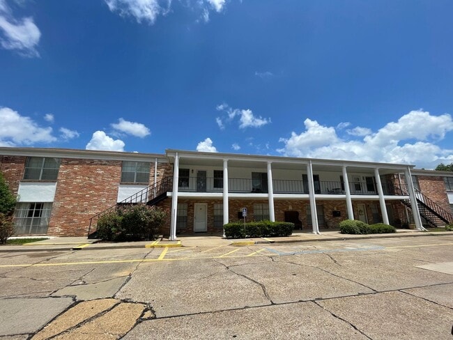 Building Photo - Move-In Ready and Waiting For You!