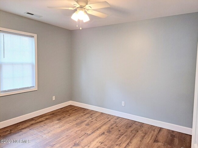 Building Photo - 151 Oyster Ln