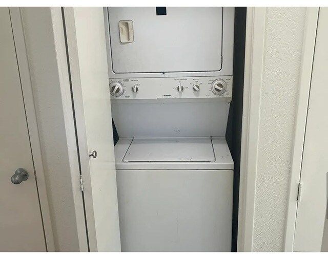 Building Photo - 455 Cherry Ln