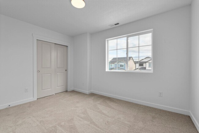 Building Photo - 1564 W 265 N