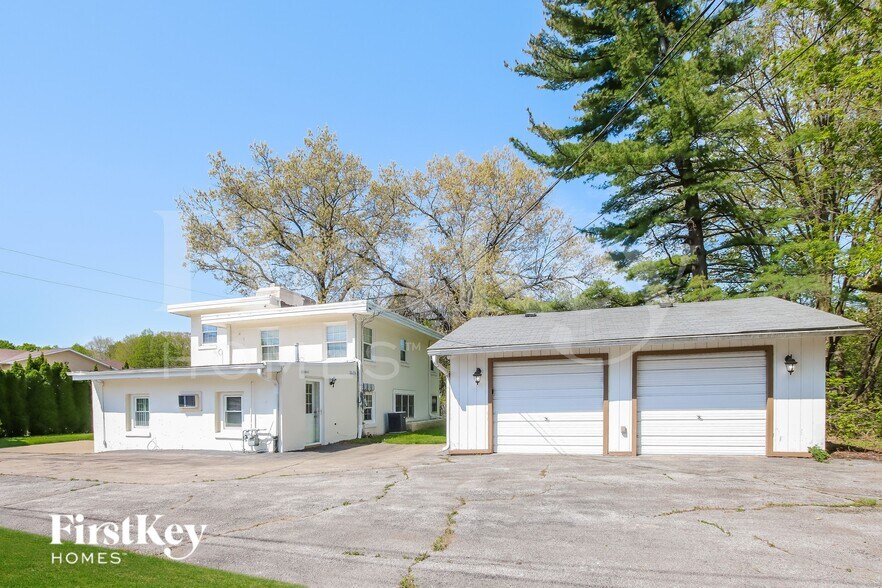 Building Photo - 1399 Sheridan Rd