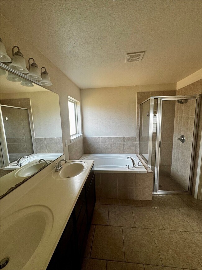 Building Photo - 5519 Casa Calvet Dr