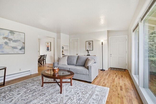 Building Photo - 3 Bedroom House in Southwest Eugene