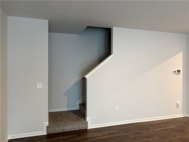 Building Photo - 30 Rustin Rdg