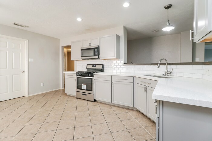 Building Photo - 3723 Nutwood Ln