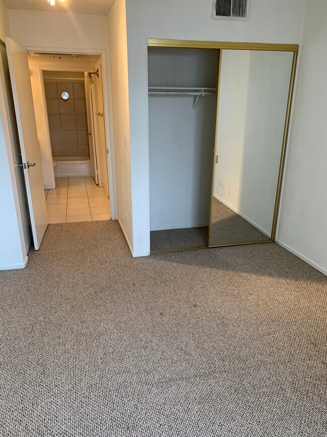 Hallway to Bath - 340 N Hayworth Ave