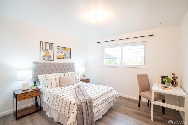 Building Photo - 4301 Hillview Dr