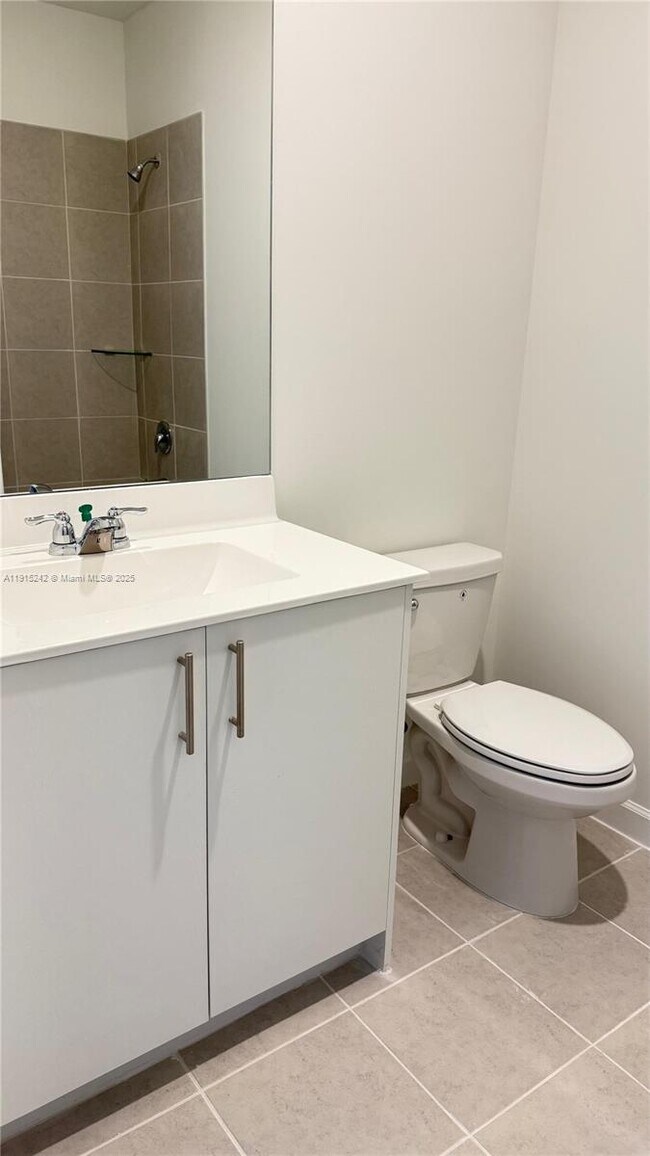 Building Photo - 2984 SE 23rd Ave