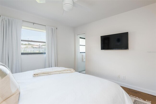 Building Photo - 4831 W Bay Ct Ave