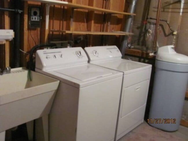 Building Photo - Parker Home in The Pinery!!