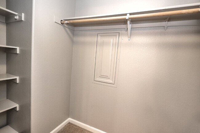 Building Photo - Beautiful Condo in Gated Community for Rent!